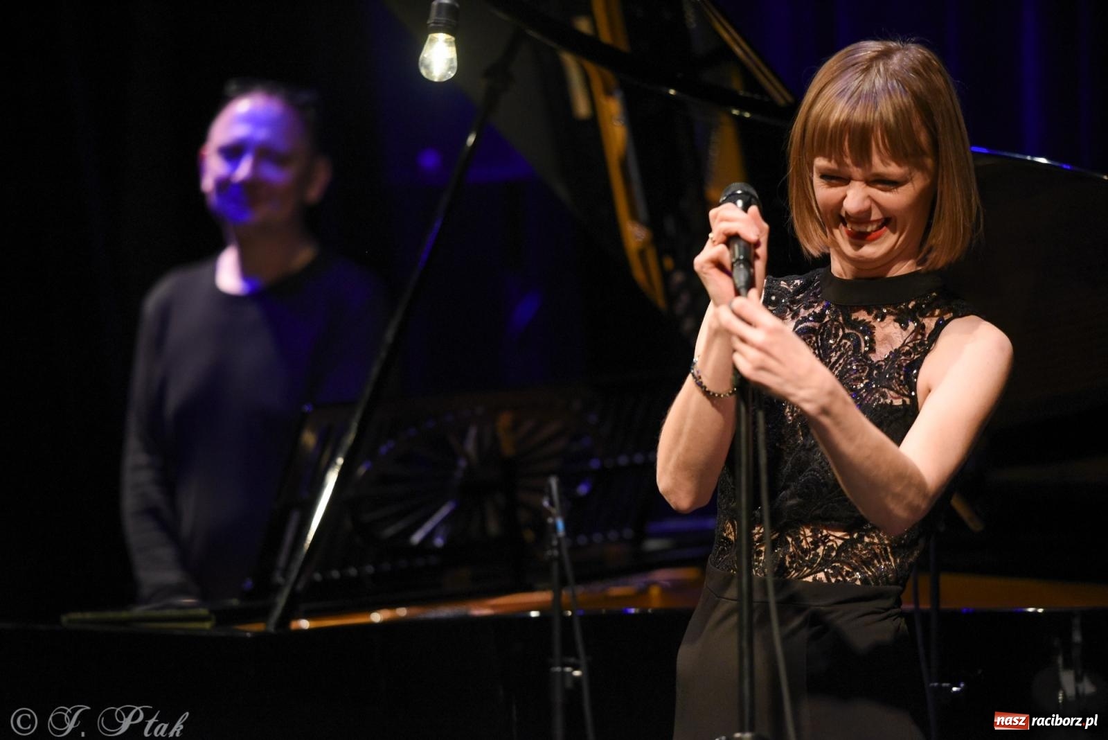 Zdjęcie w galerii na portalu naszraciborz.pl: Scena Kameralnie na Walentynki. Karolina i Jarosław Hanikowie wiadomości z regionu