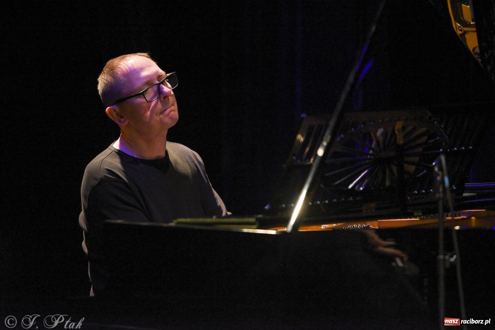 Zdjęcie w galerii na portalu naszraciborz.pl: Scena Kameralnie na Walentynki. Karolina i Jarosław Hanikowie wiadomości z regionu