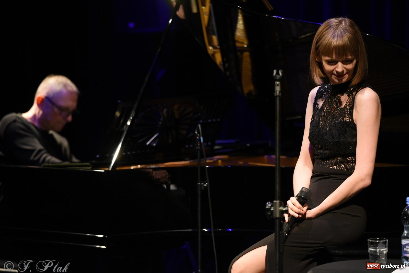 Zdjęcie w galerii na portalu naszraciborz.pl: Scena Kameralnie na Walentynki. Karolina i Jarosław Hanikowie wiadomości z regionu