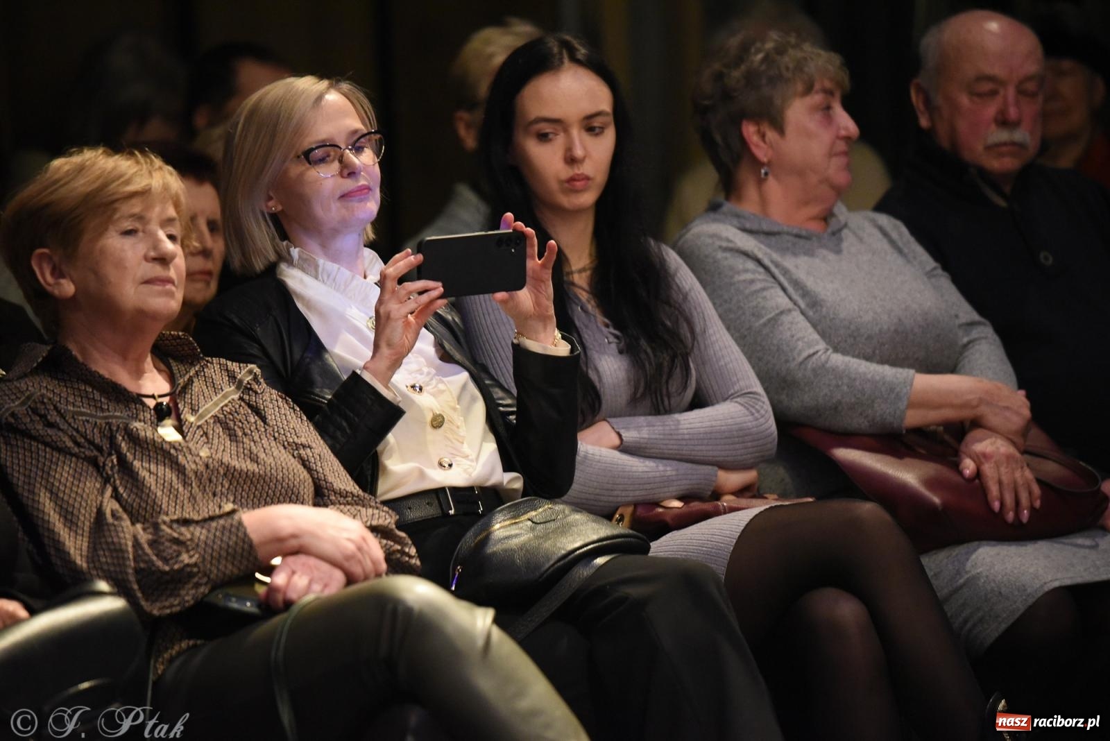 Zdjęcie w galerii na portalu naszraciborz.pl: Scena Kameralnie na Walentynki. Karolina i Jarosław Hanikowie wiadomości z regionu