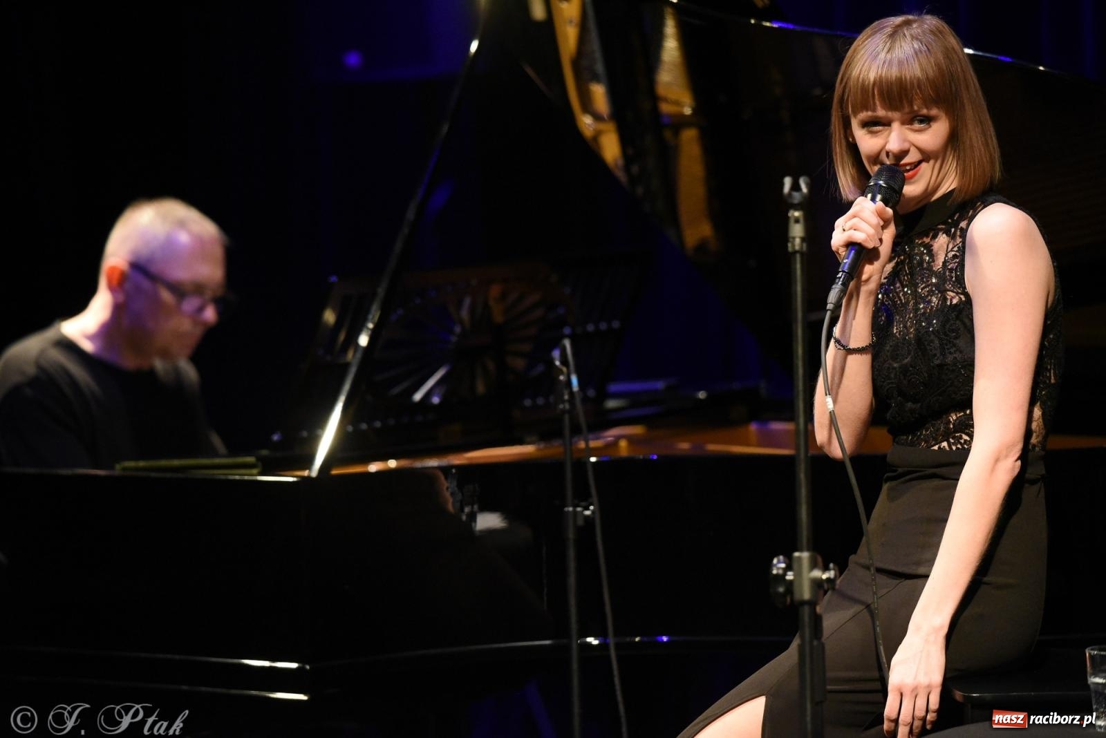 Zdjęcie w galerii na portalu naszraciborz.pl: Scena Kameralnie na Walentynki. Karolina i Jarosław Hanikowie wiadomości z regionu