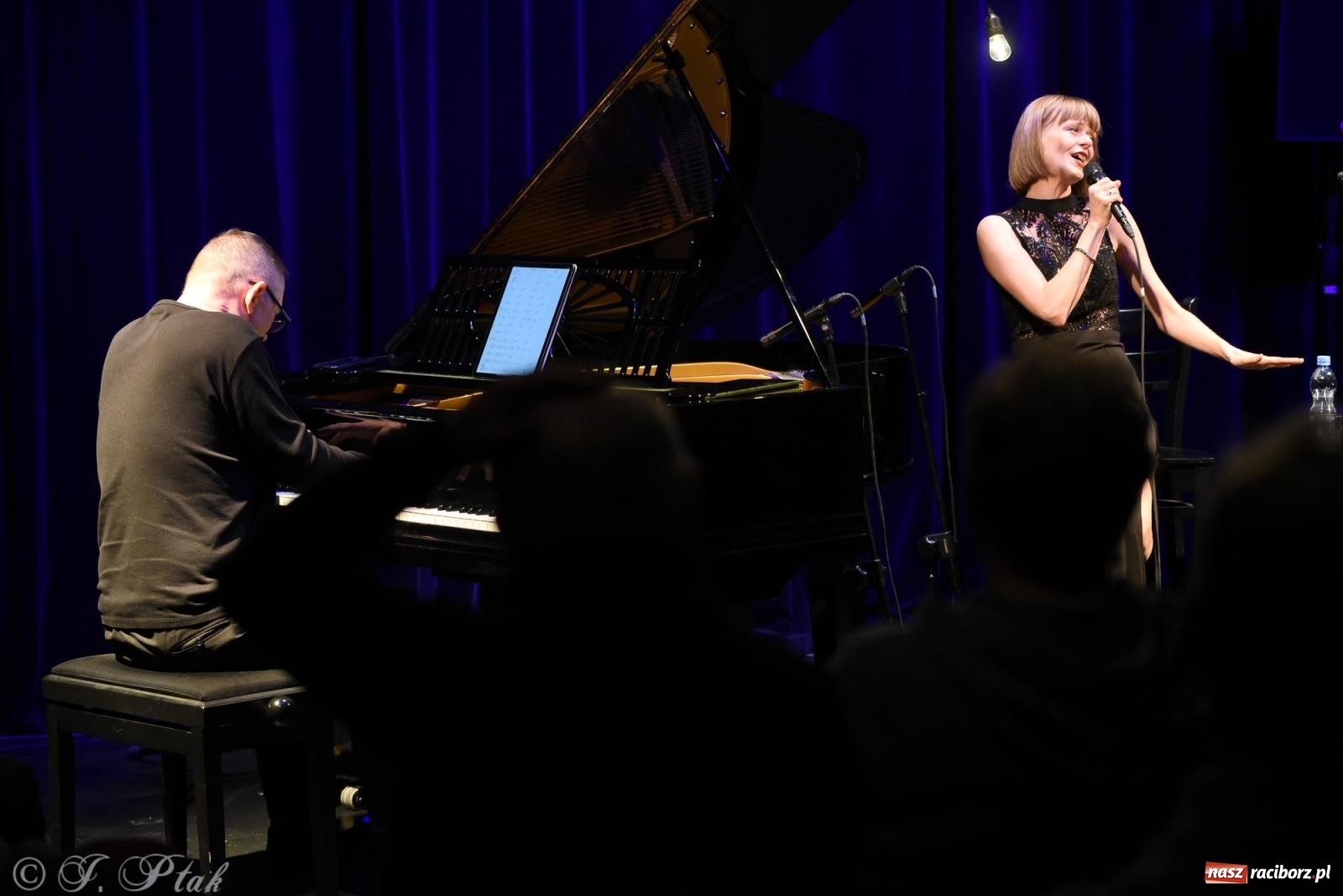 Zdjęcie w galerii na portalu naszraciborz.pl: Scena Kameralnie na Walentynki. Karolina i Jarosław Hanikowie wiadomości z regionu