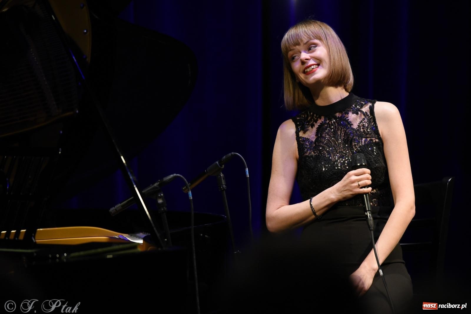Zdjęcie w galerii na portalu naszraciborz.pl: Scena Kameralnie na Walentynki. Karolina i Jarosław Hanikowie wiadomości z regionu