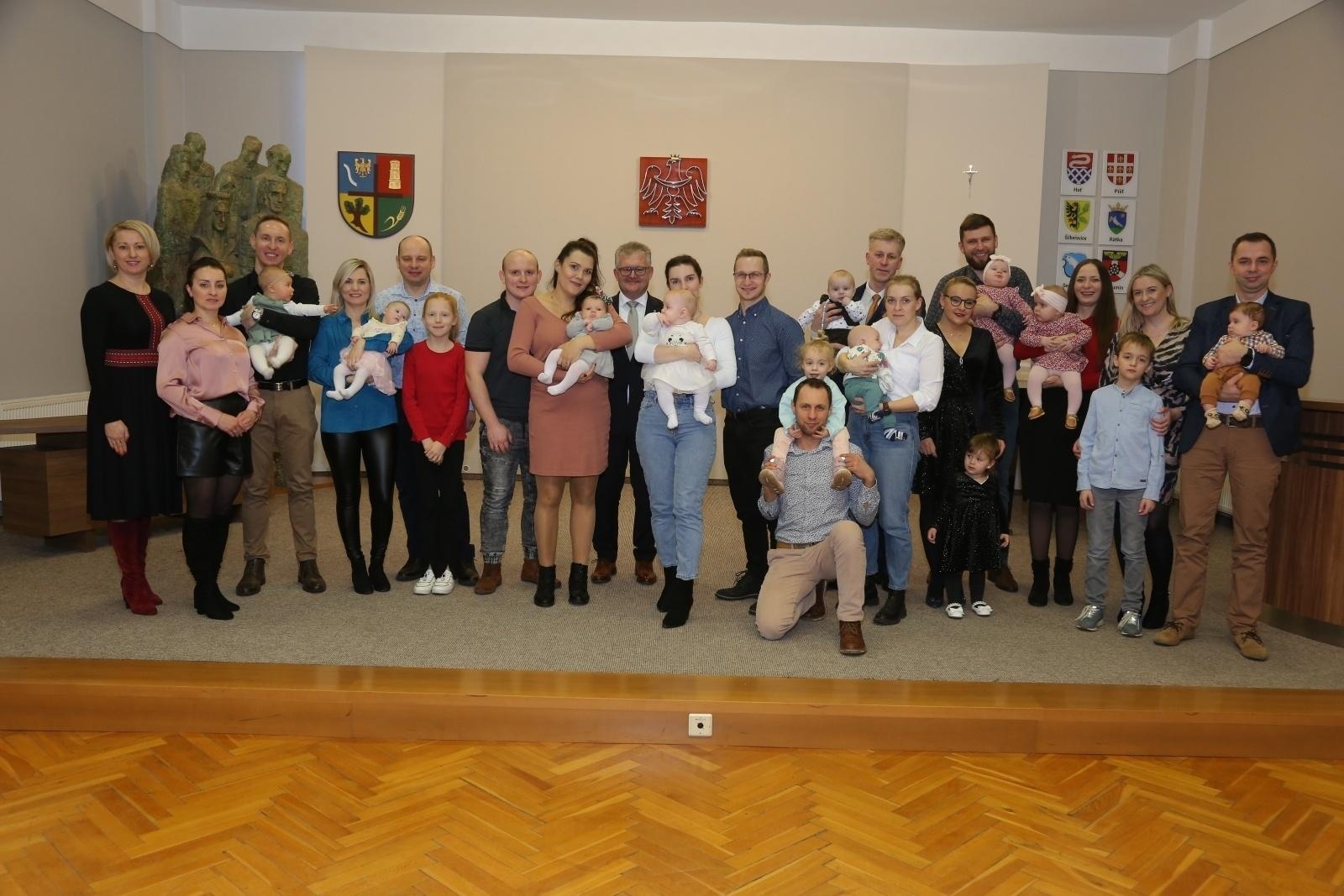 Zdjęcie w galerii na portalu naszraciborz.pl: W Krzyżanowicach przywitano najmłodszych obywateli gminy wiadomości z regionu