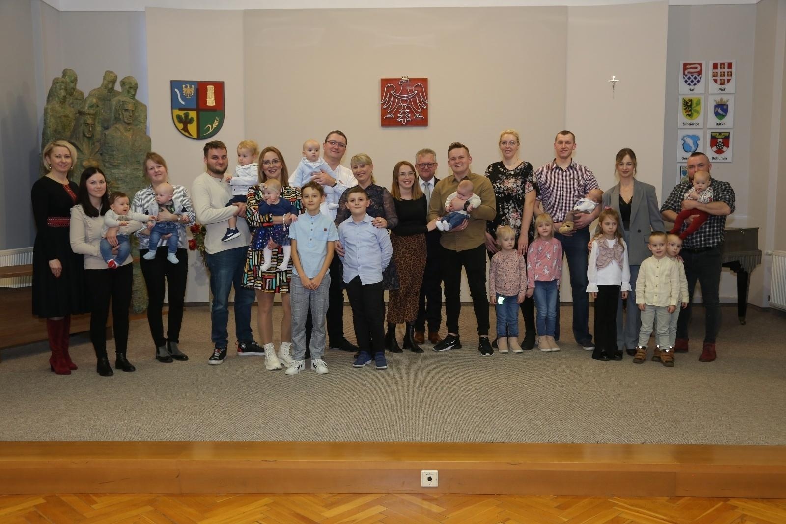 Zdjęcie w galerii na portalu naszraciborz.pl: W Krzyżanowicach przywitano najmłodszych obywateli gminy wiadomości z regionu