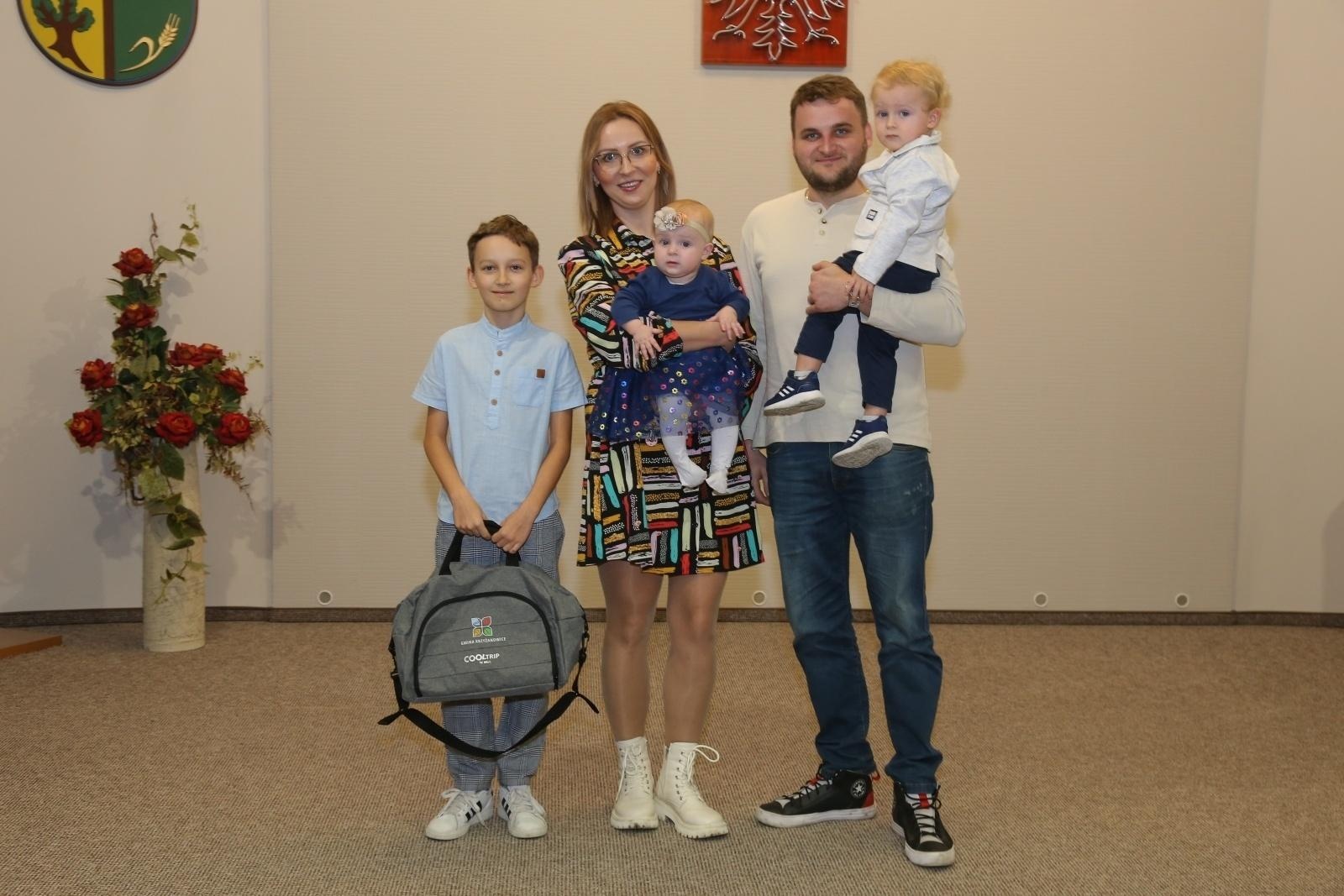 Zdjęcie w galerii na portalu naszraciborz.pl: W Krzyżanowicach przywitano najmłodszych obywateli gminy wiadomości z regionu