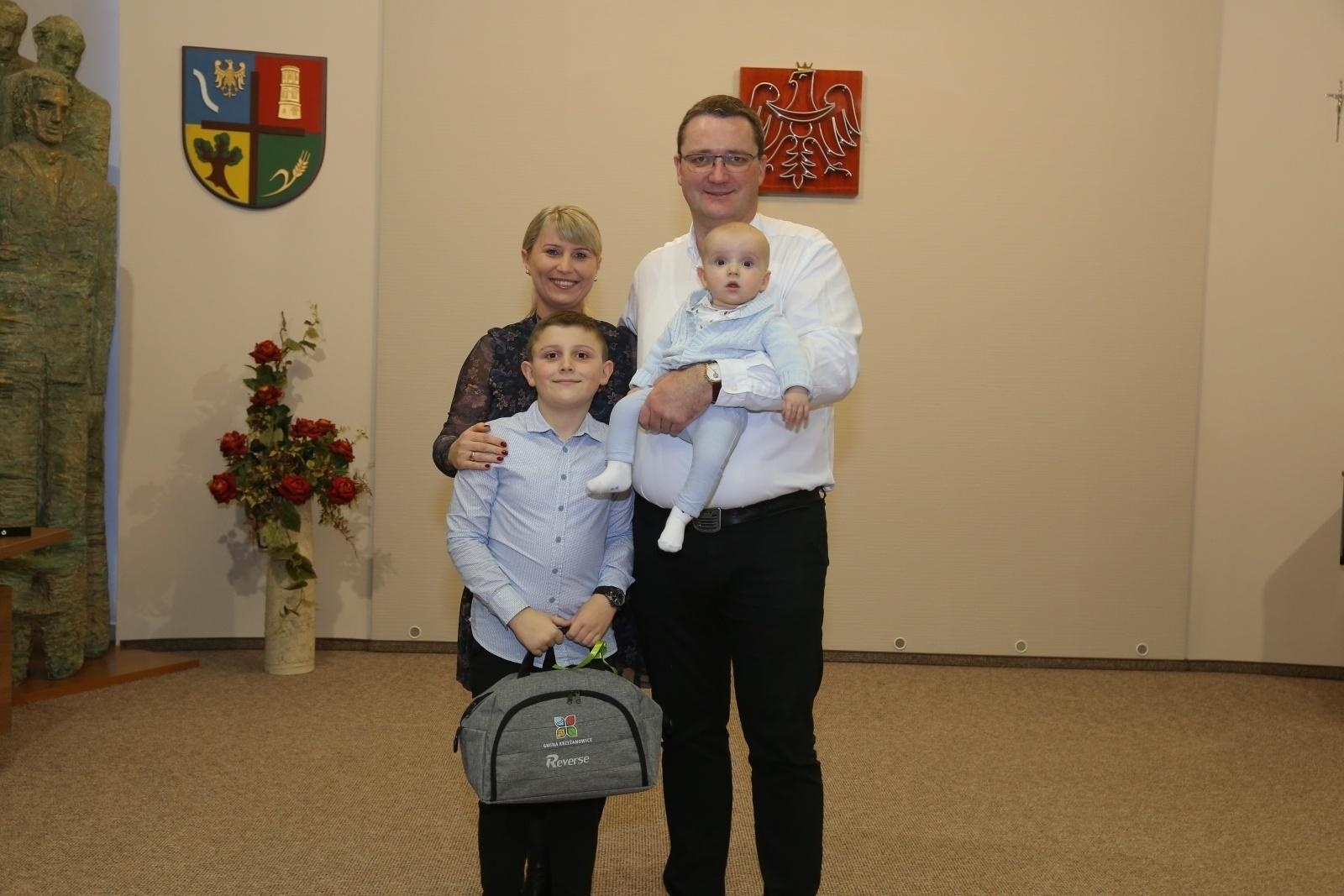 Zdjęcie w galerii na portalu naszraciborz.pl: W Krzyżanowicach przywitano najmłodszych obywateli gminy wiadomości z regionu