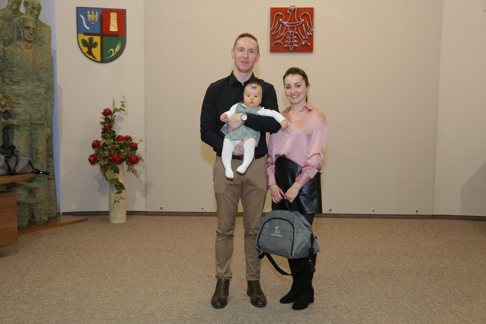 Zdjęcie w galerii na portalu naszraciborz.pl: W Krzyżanowicach przywitano najmłodszych obywateli gminy wiadomości z regionu