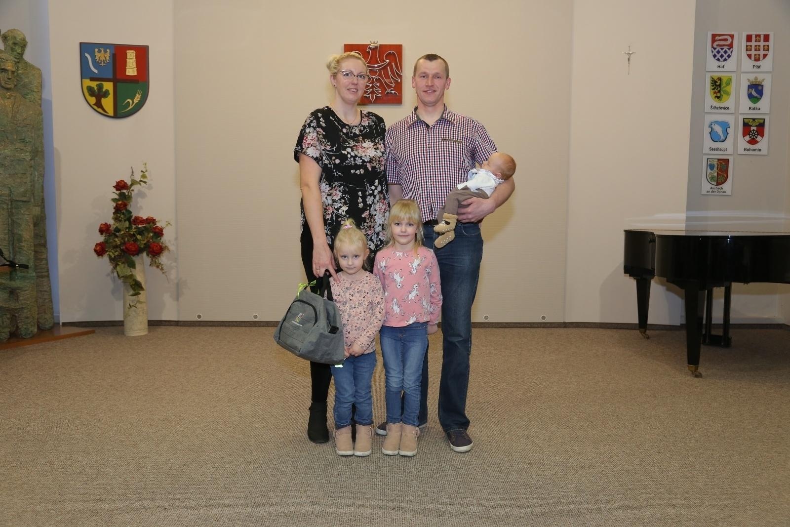 Zdjęcie w galerii na portalu naszraciborz.pl: W Krzyżanowicach przywitano najmłodszych obywateli gminy wiadomości z regionu