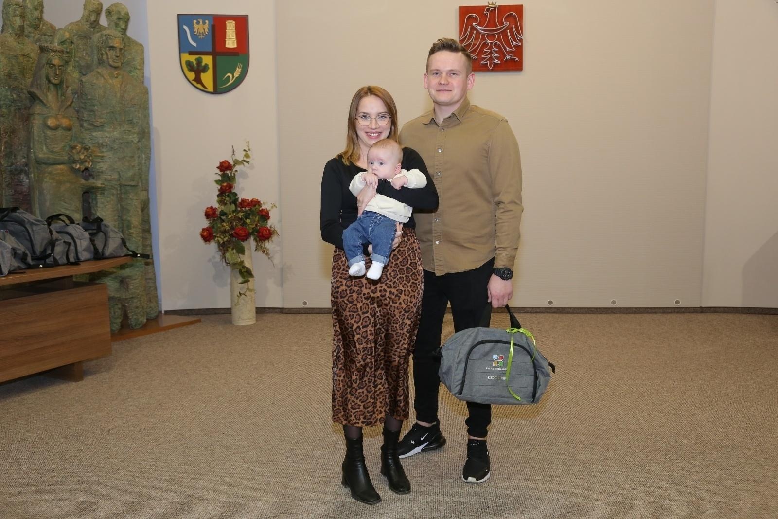 Zdjęcie w galerii na portalu naszraciborz.pl: W Krzyżanowicach przywitano najmłodszych obywateli gminy wiadomości z regionu