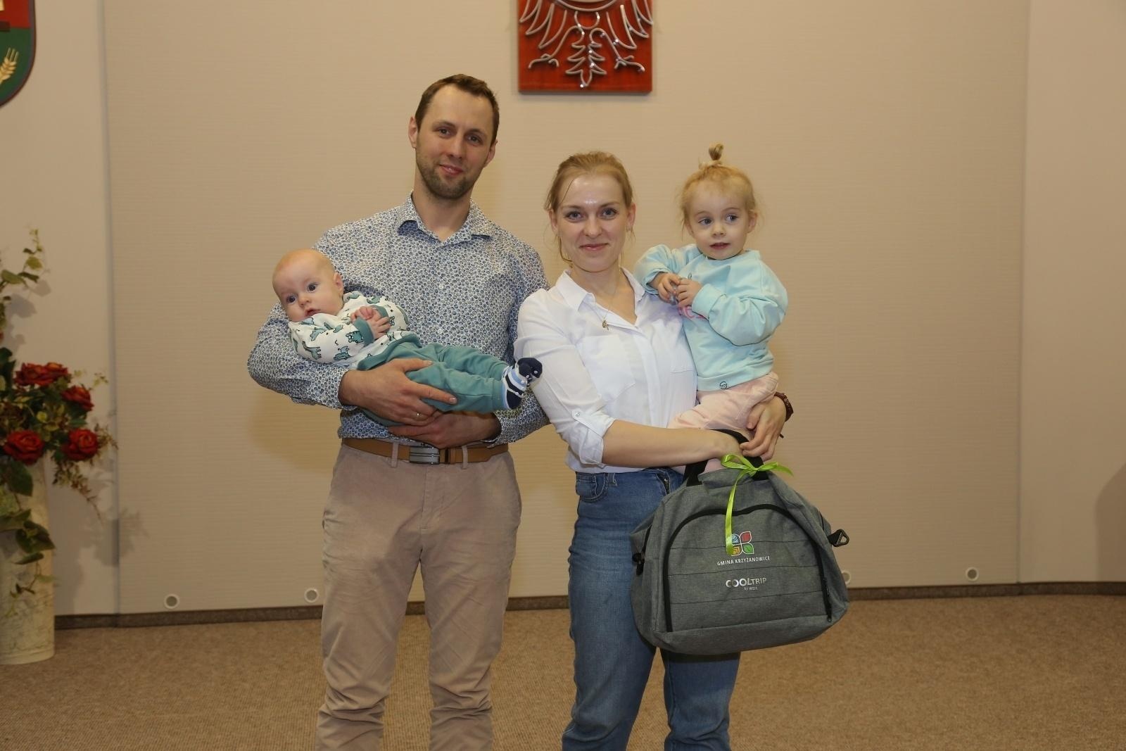 Zdjęcie w galerii na portalu naszraciborz.pl: W Krzyżanowicach przywitano najmłodszych obywateli gminy wiadomości z regionu