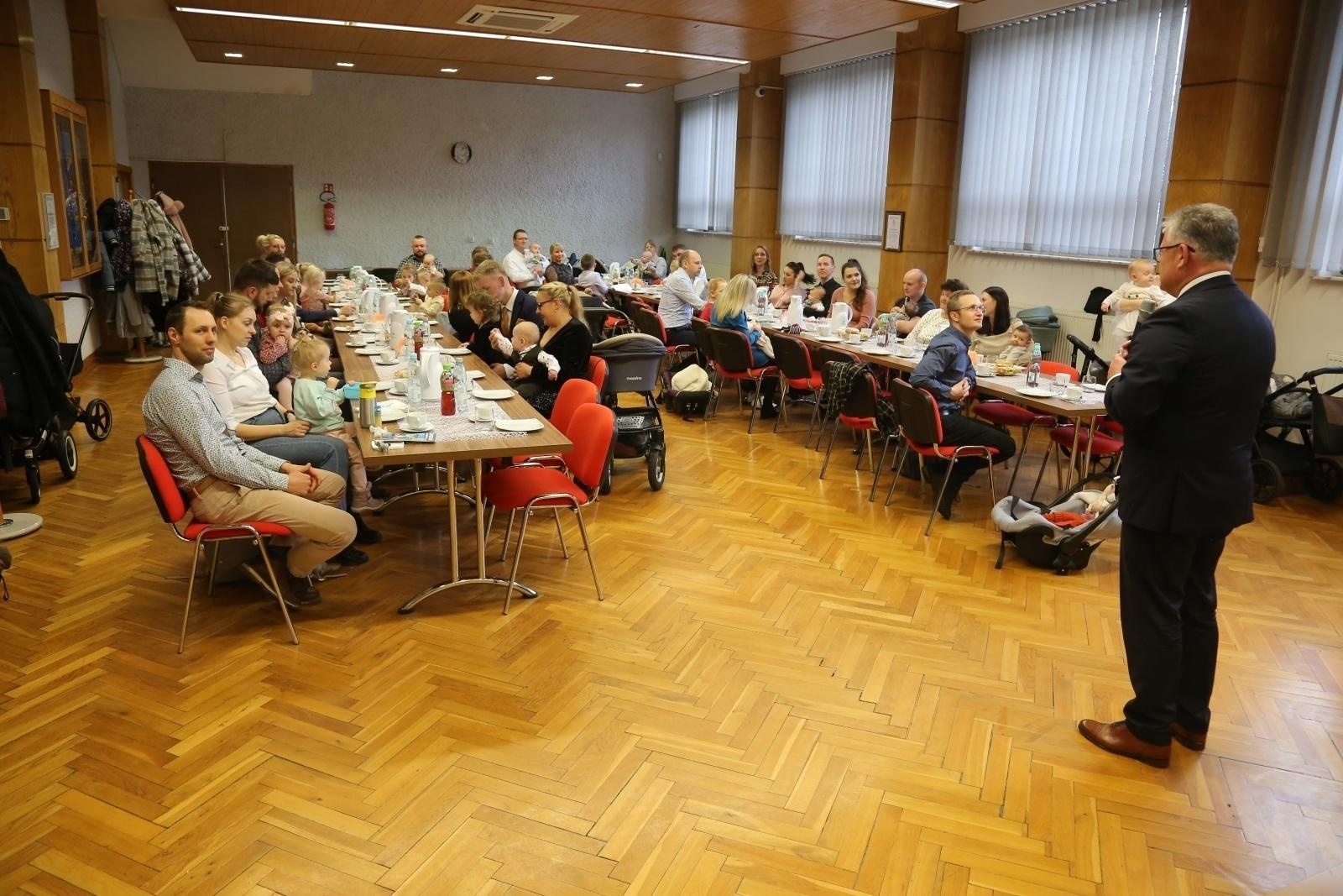 Zdjęcie w galerii na portalu naszraciborz.pl: W Krzyżanowicach przywitano najmłodszych obywateli gminy wiadomości z regionu