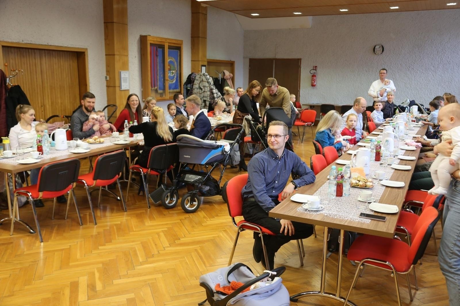 Zdjęcie w galerii na portalu naszraciborz.pl: W Krzyżanowicach przywitano najmłodszych obywateli gminy wiadomości z regionu