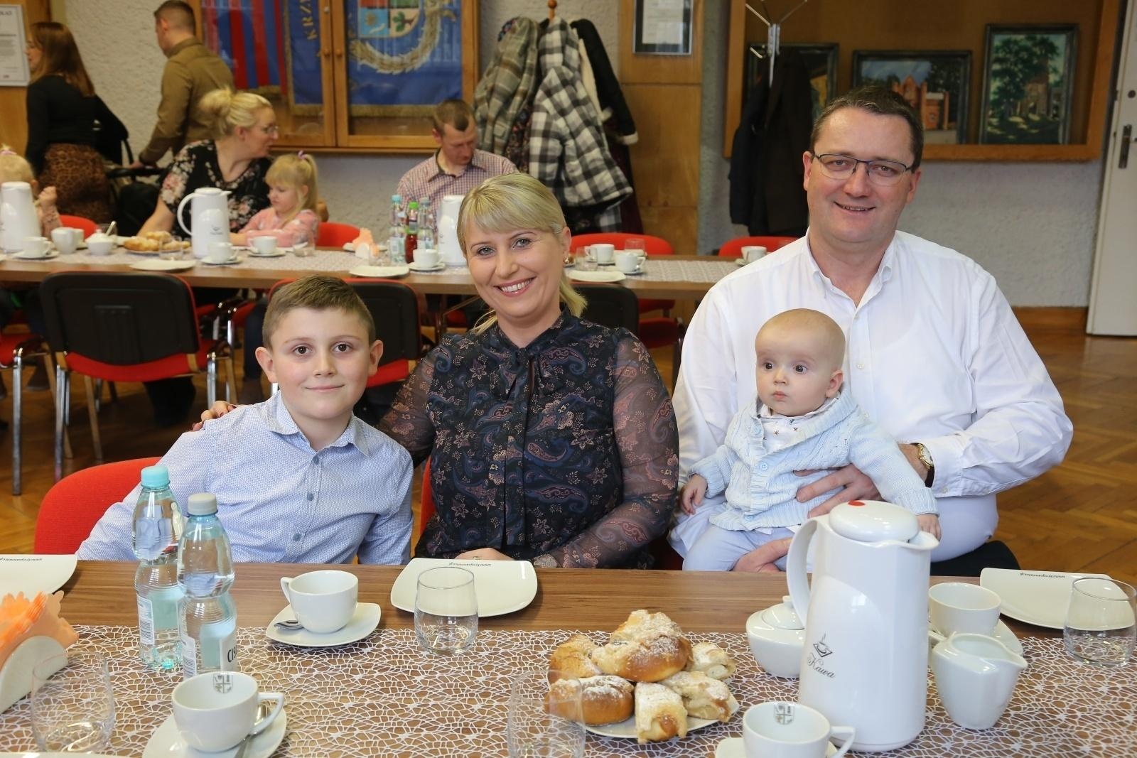 Zdjęcie w galerii na portalu naszraciborz.pl: W Krzyżanowicach przywitano najmłodszych obywateli gminy wiadomości z regionu