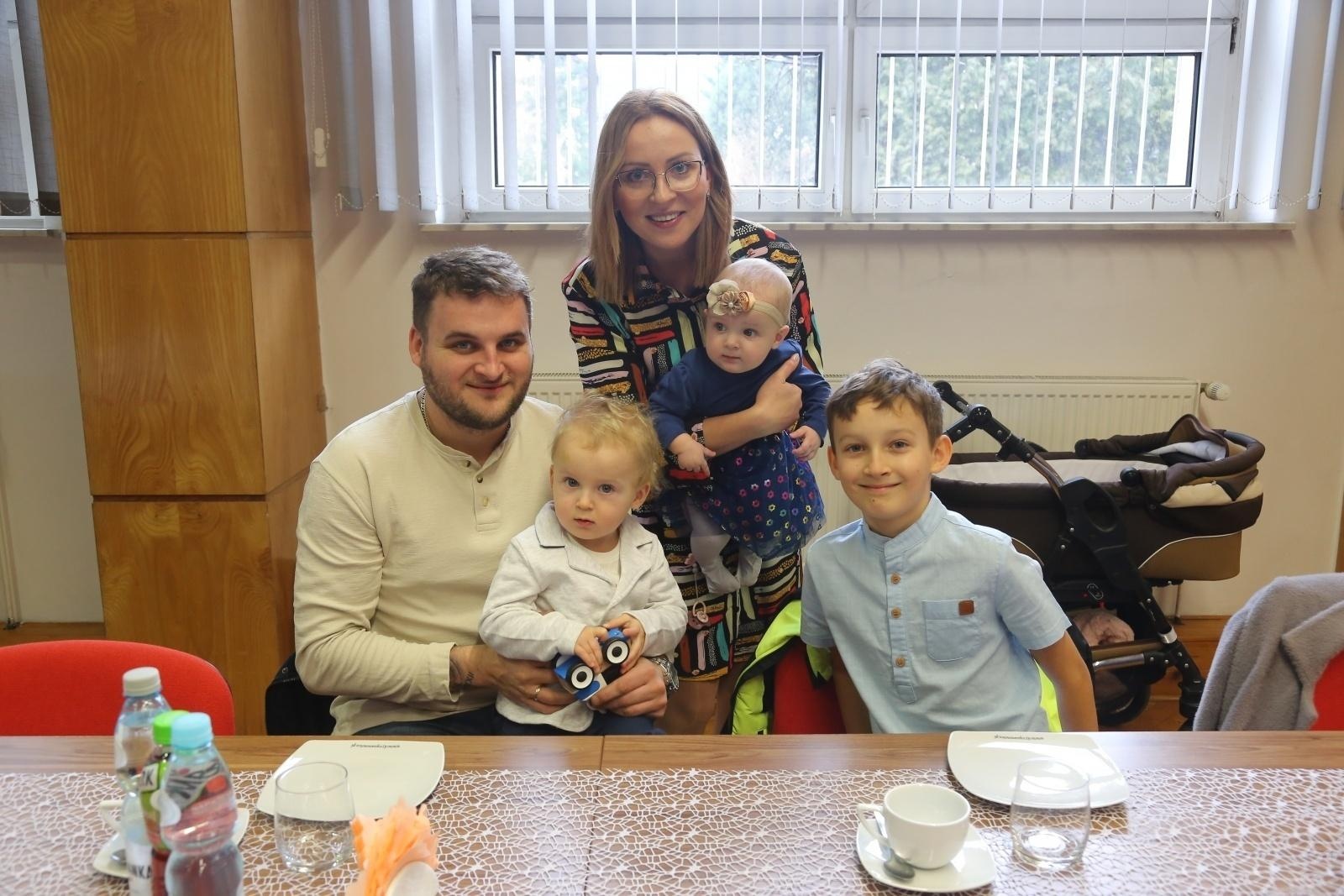 Zdjęcie w galerii na portalu naszraciborz.pl: W Krzyżanowicach przywitano najmłodszych obywateli gminy wiadomości z regionu