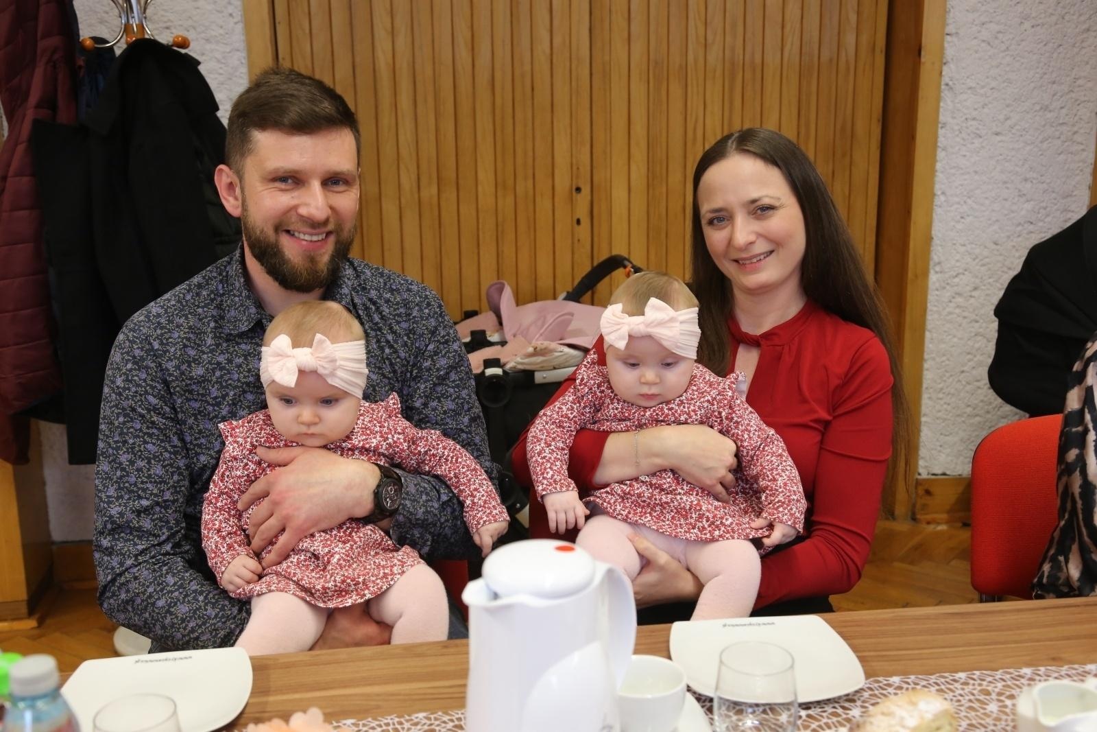 Zdjęcie w galerii na portalu naszraciborz.pl: W Krzyżanowicach przywitano najmłodszych obywateli gminy wiadomości z regionu