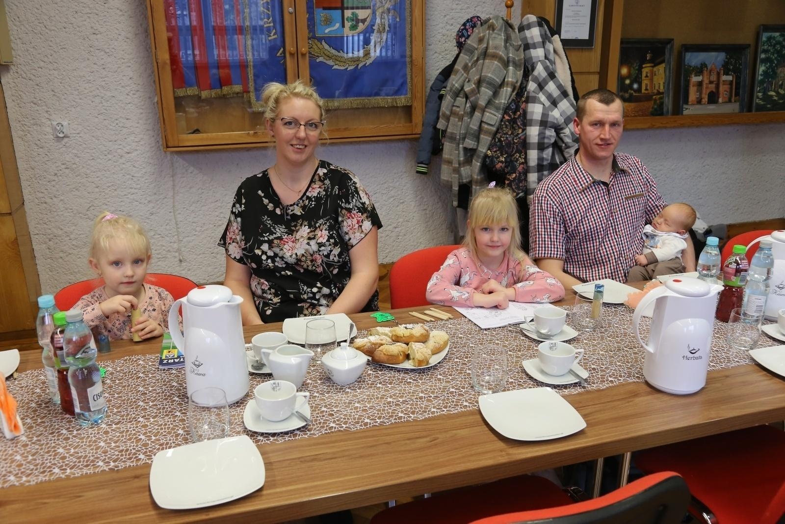 Zdjęcie w galerii na portalu naszraciborz.pl: W Krzyżanowicach przywitano najmłodszych obywateli gminy wiadomości z regionu