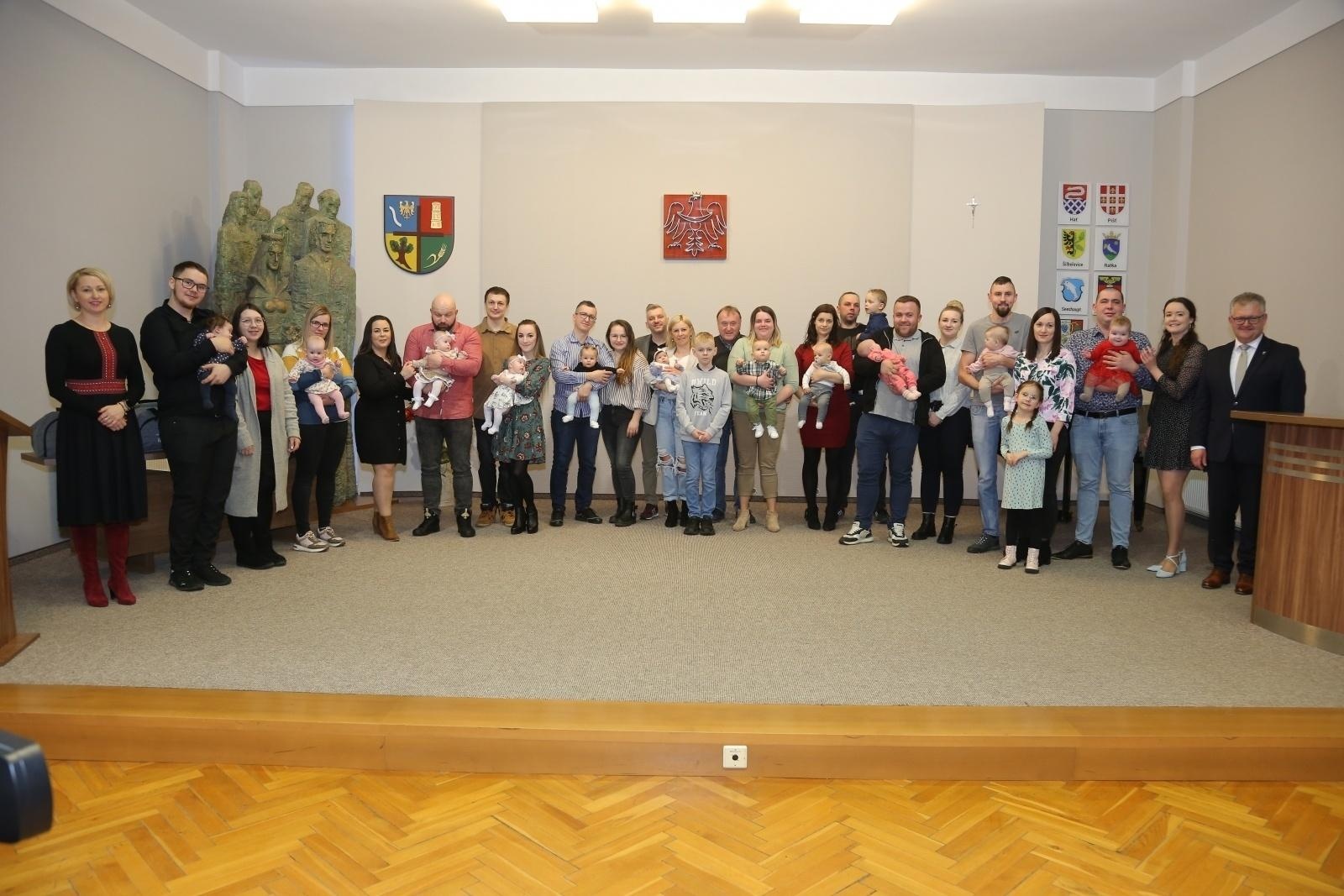 Zdjęcie w galerii na portalu naszraciborz.pl: W Krzyżanowicach przywitano najmłodszych obywateli gminy wiadomości z regionu