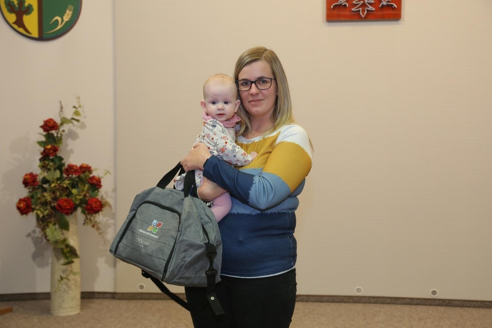 Zdjęcie w galerii na portalu naszraciborz.pl: W Krzyżanowicach przywitano najmłodszych obywateli gminy wiadomości z regionu