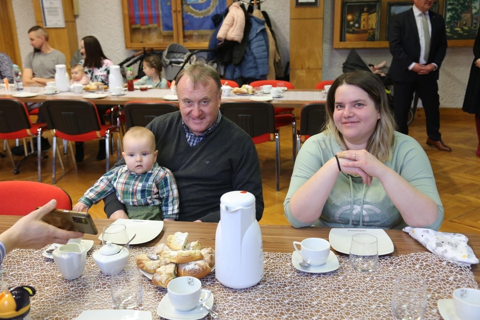 Zdjęcie w galerii na portalu naszraciborz.pl: W Krzyżanowicach przywitano najmłodszych obywateli gminy wiadomości z regionu