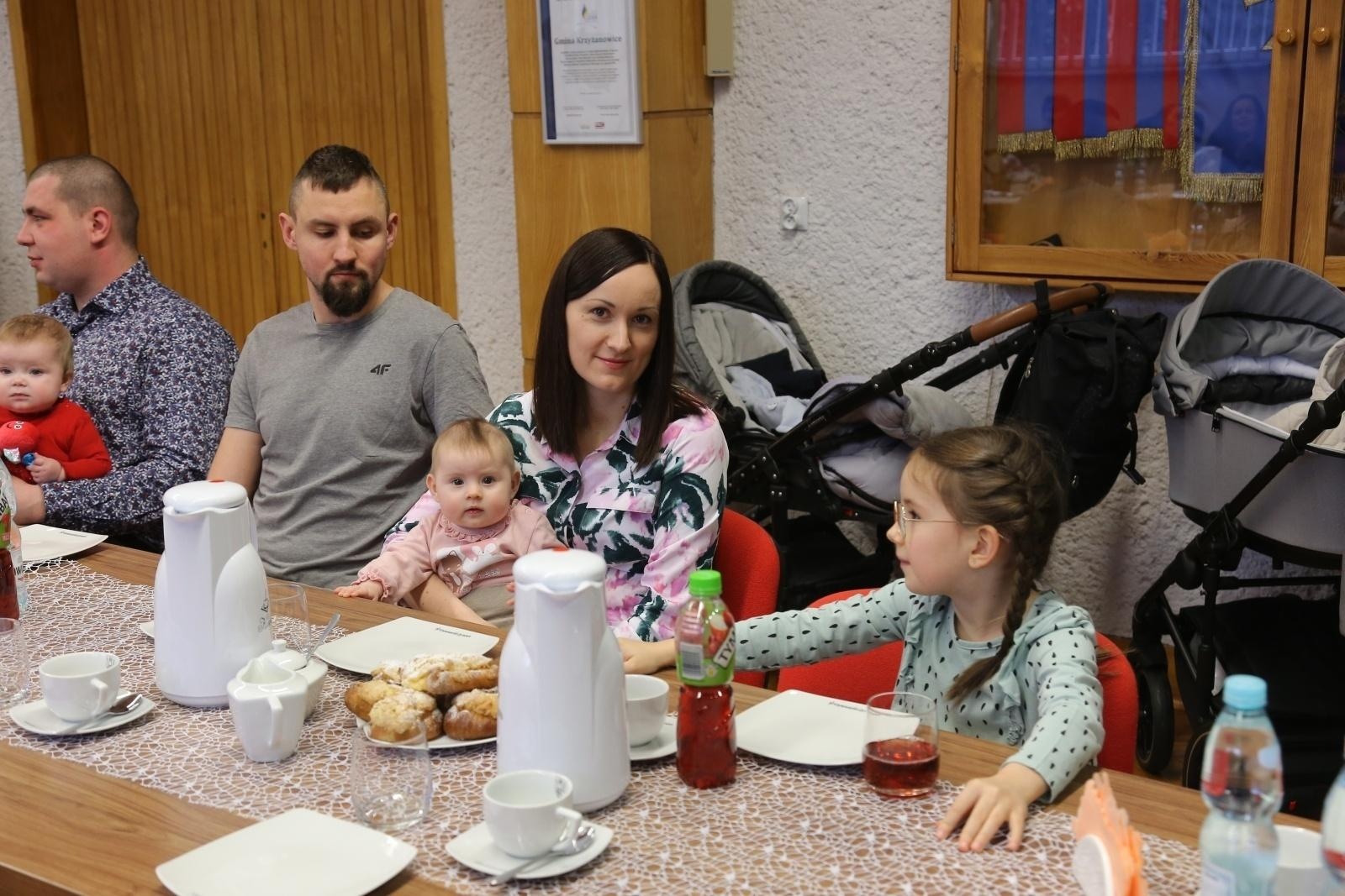 Zdjęcie w galerii na portalu naszraciborz.pl: W Krzyżanowicach przywitano najmłodszych obywateli gminy wiadomości z regionu