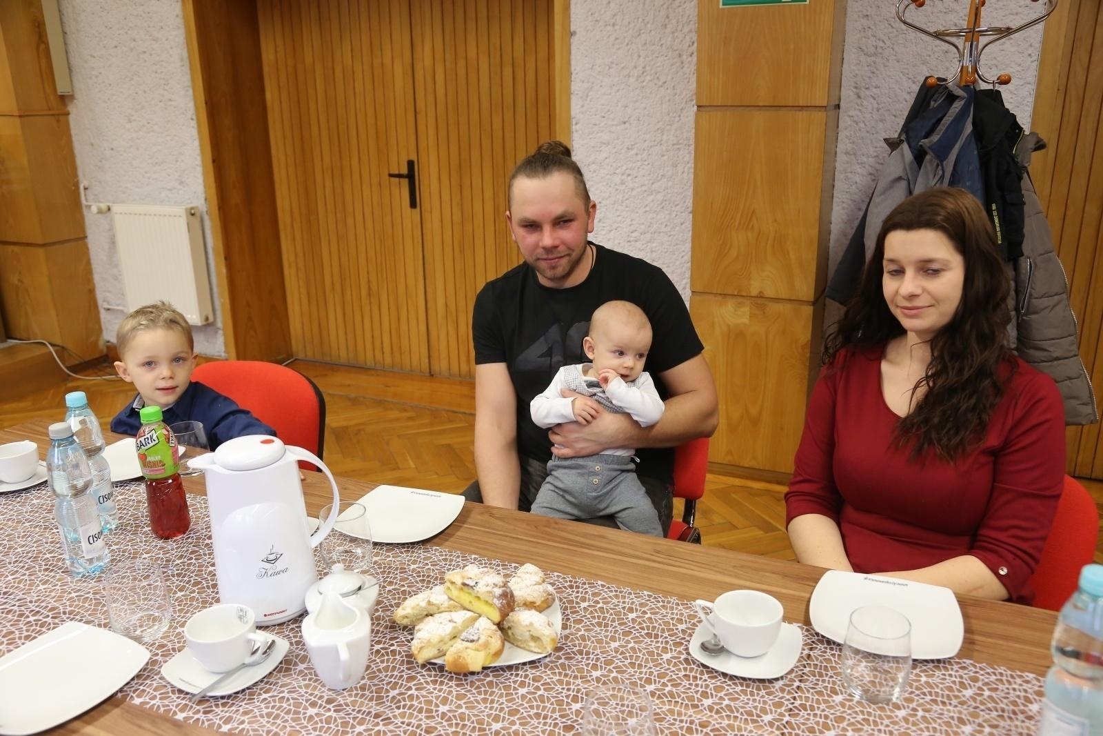 Zdjęcie w galerii na portalu naszraciborz.pl: W Krzyżanowicach przywitano najmłodszych obywateli gminy wiadomości z regionu