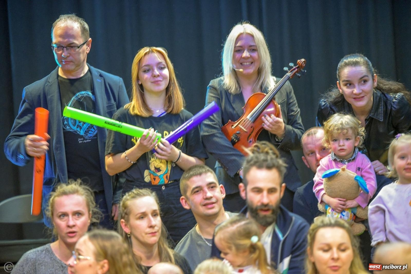 Zdjęcie w galerii na portalu naszraciborz.pl: Maluchy w krainie dźwięku i instrument niespodzianka wiadomości z regionu