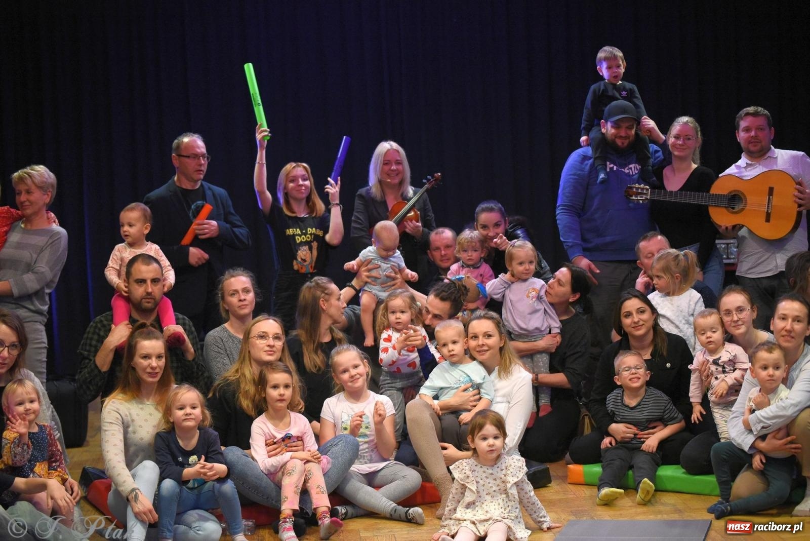 Zdjęcie w galerii na portalu naszraciborz.pl: Maluchy w krainie dźwięku i instrument niespodzianka wiadomości z regionu
