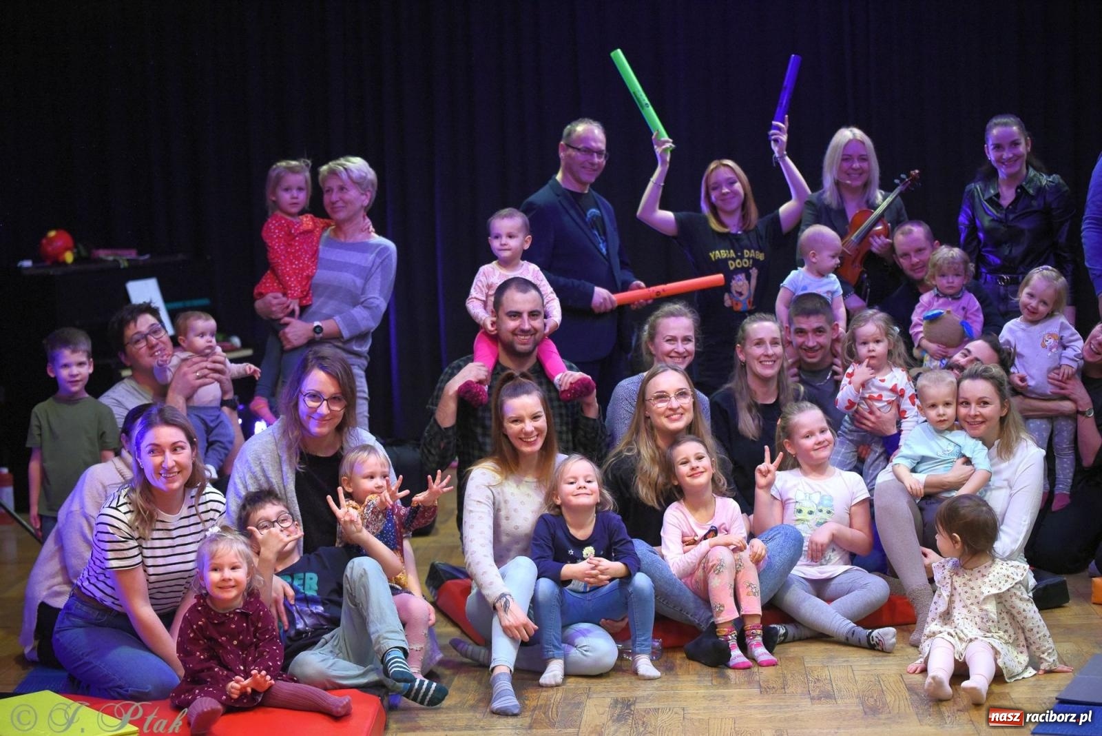 Zdjęcie w galerii na portalu naszraciborz.pl: Maluchy w krainie dźwięku i instrument niespodzianka wiadomości z regionu