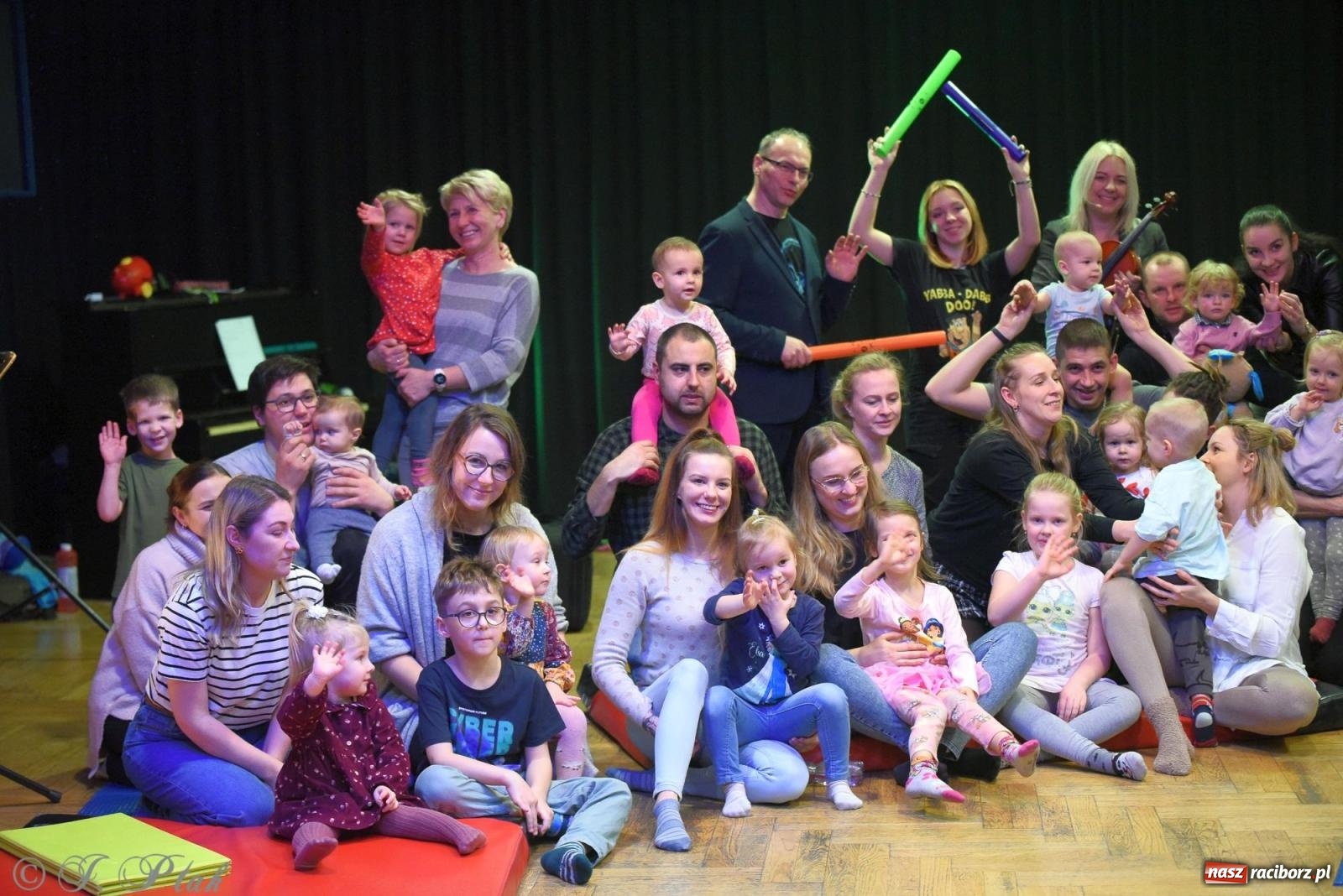 Zdjęcie w galerii na portalu naszraciborz.pl: Maluchy w krainie dźwięku i instrument niespodzianka wiadomości z regionu