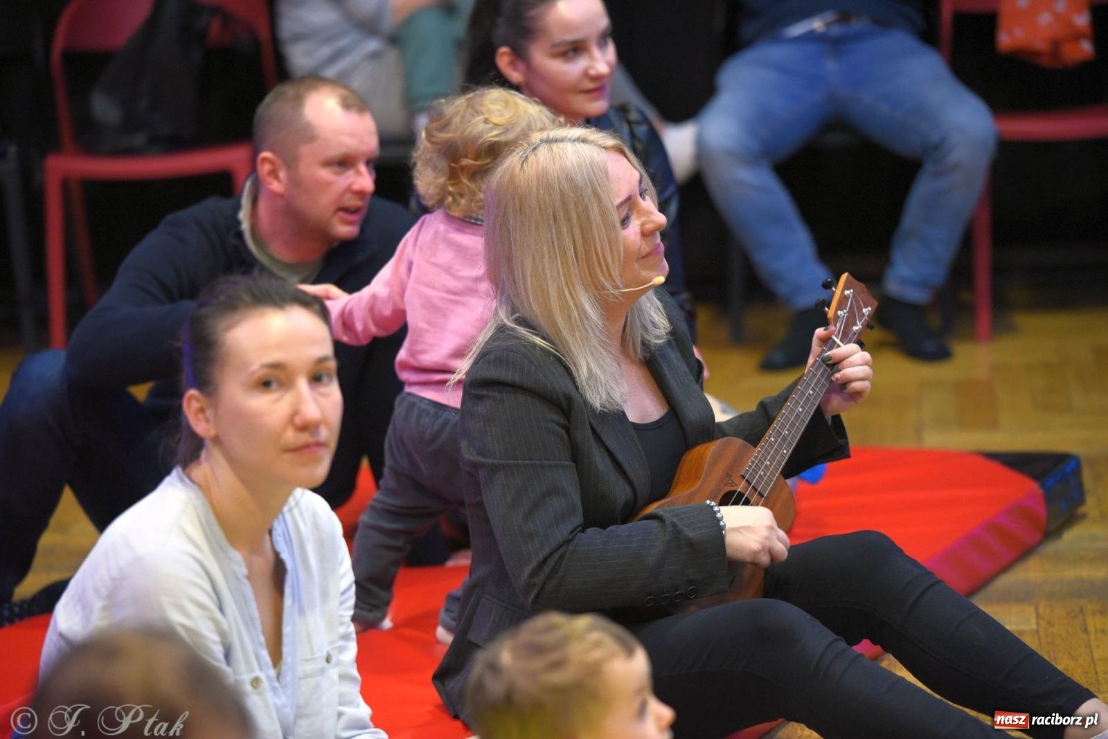 Zdjęcie w galerii na portalu naszraciborz.pl: Maluchy w krainie dźwięku i instrument niespodzianka wiadomości z regionu