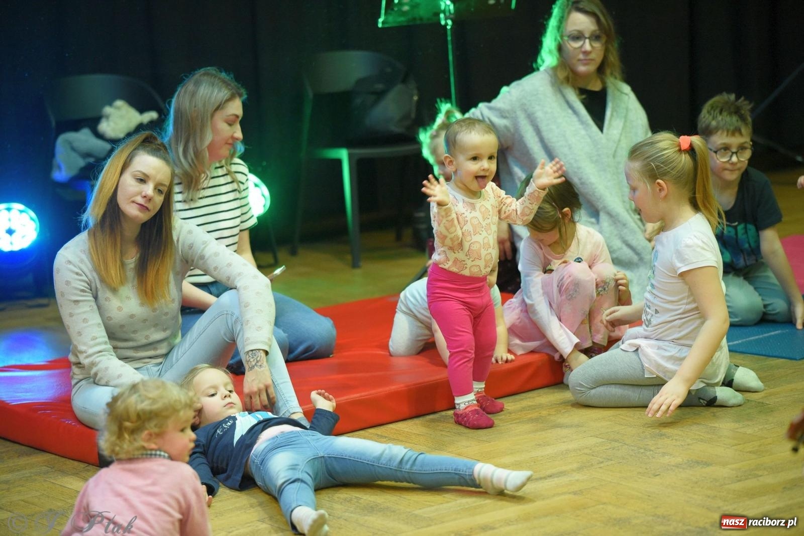 Zdjęcie w galerii na portalu naszraciborz.pl: Maluchy w krainie dźwięku i instrument niespodzianka wiadomości z regionu