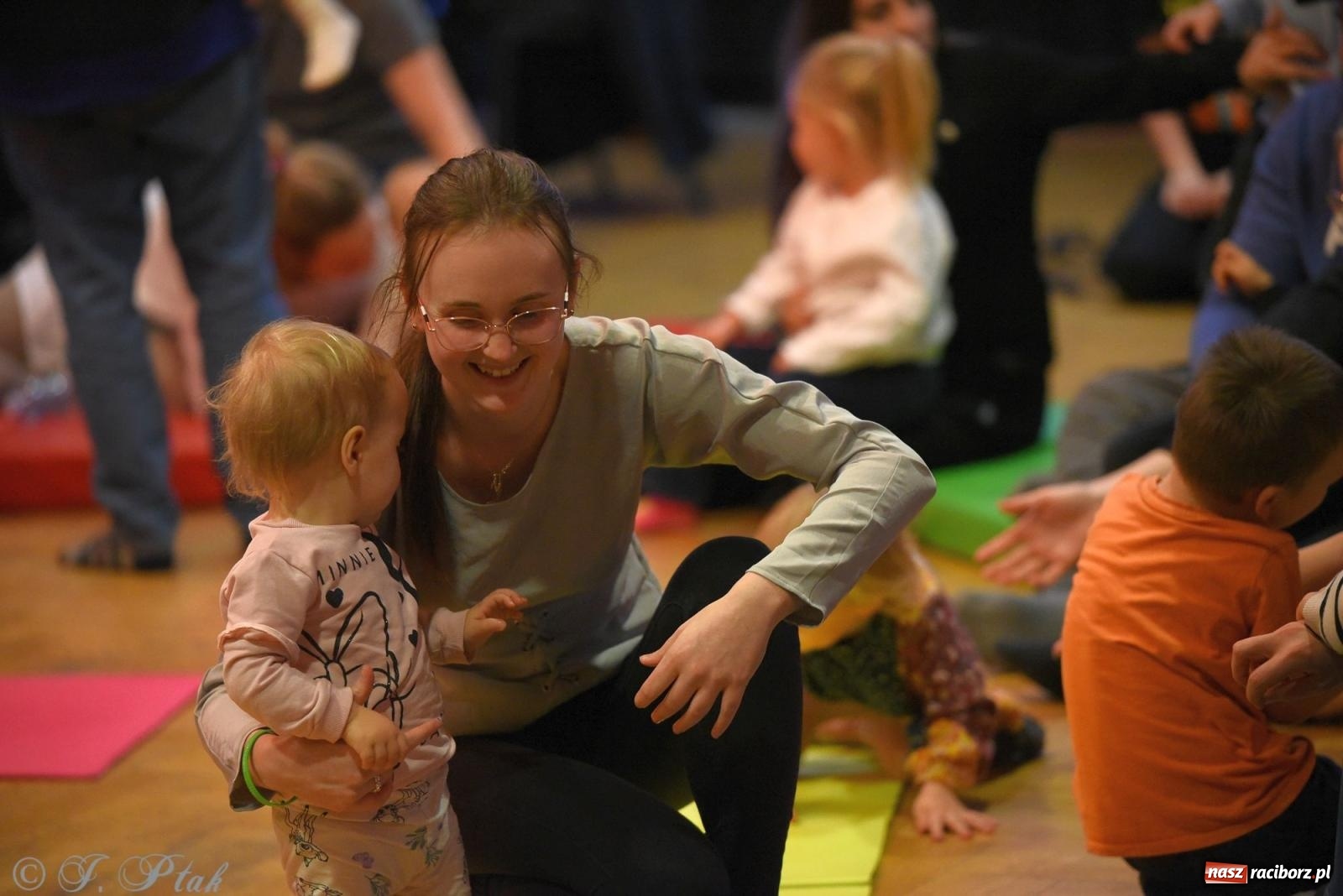 Zdjęcie w galerii na portalu naszraciborz.pl: Maluchy w krainie dźwięku i instrument niespodzianka wiadomości z regionu