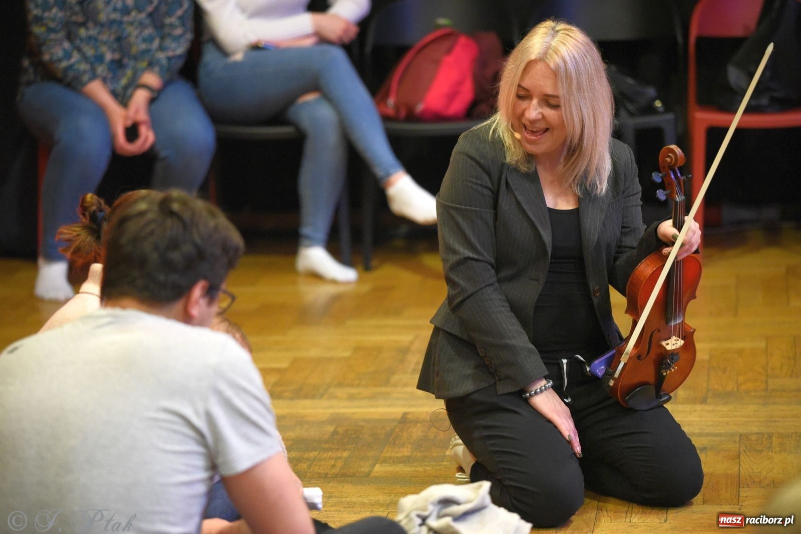 Zdjęcie w galerii na portalu naszraciborz.pl: Maluchy w krainie dźwięku i instrument niespodzianka wiadomości z regionu