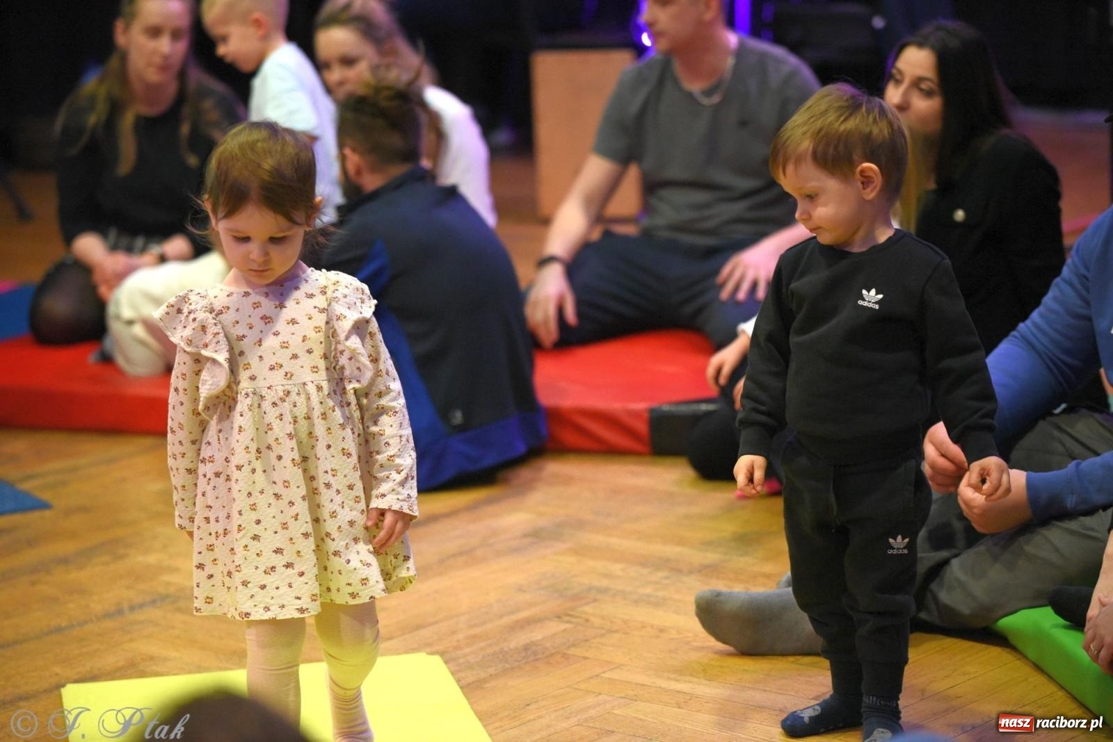 Zdjęcie w galerii na portalu naszraciborz.pl: Maluchy w krainie dźwięku i instrument niespodzianka wiadomości z regionu