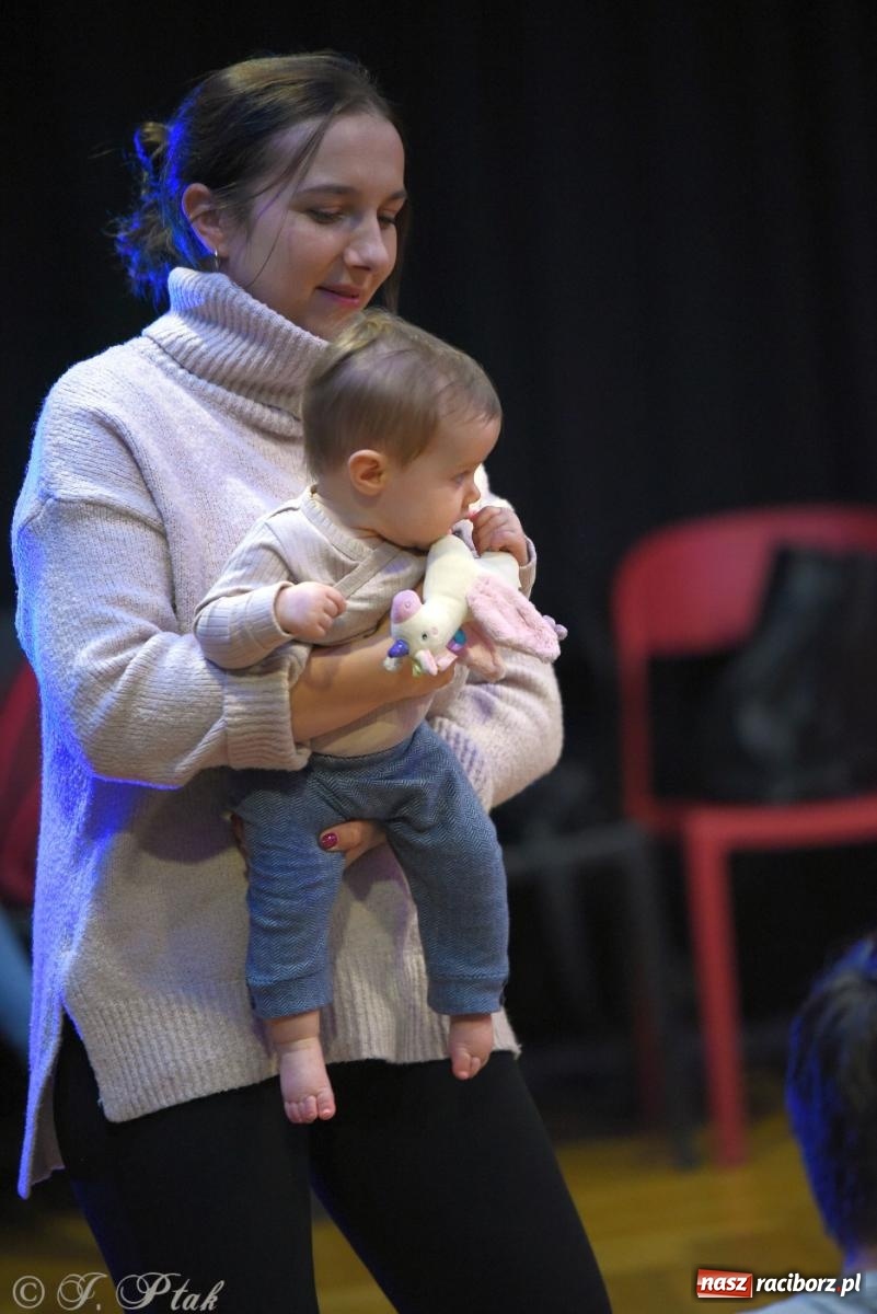 Zdjęcie w galerii na portalu naszraciborz.pl: Maluchy w krainie dźwięku i instrument niespodzianka wiadomości z regionu
