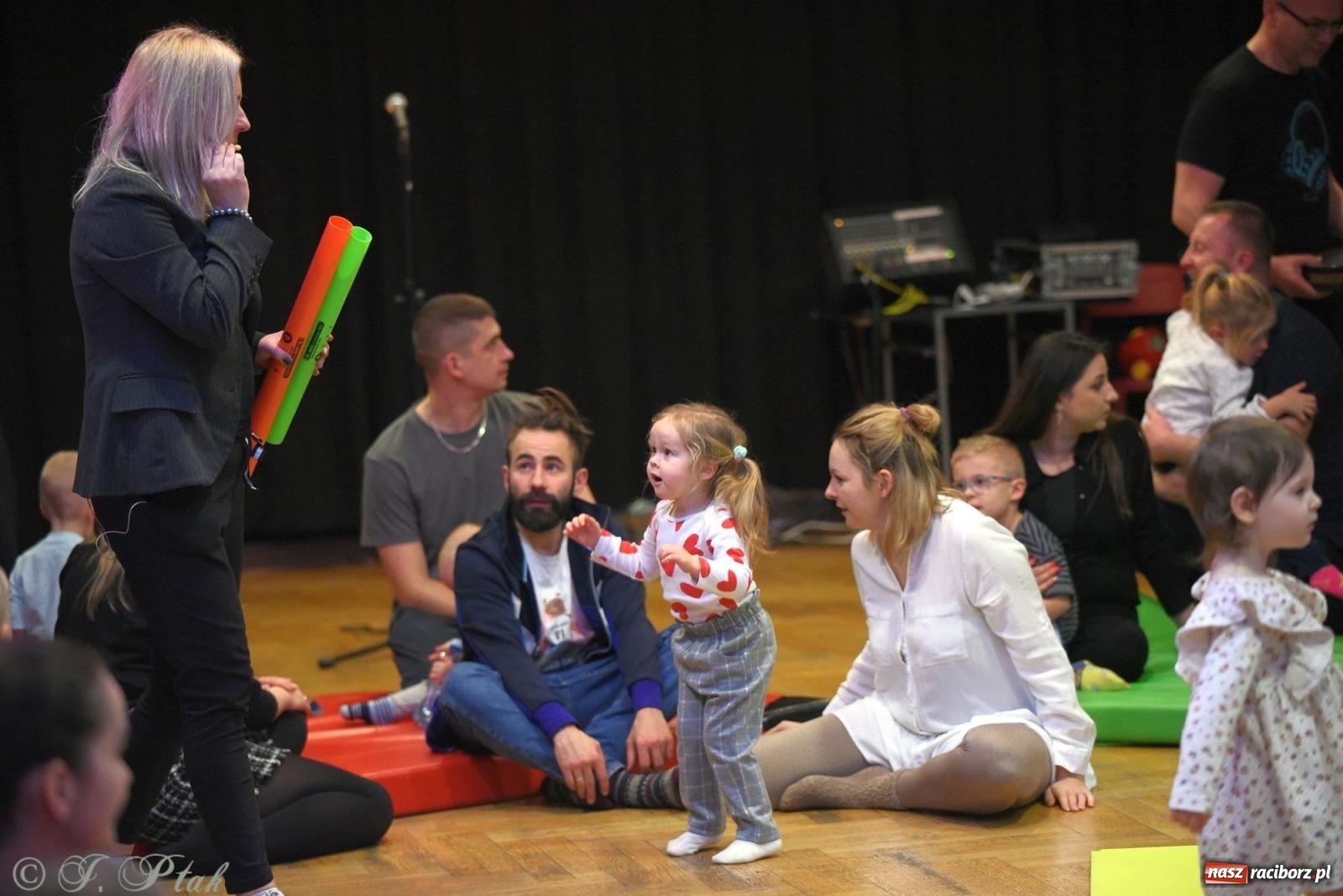 Zdjęcie w galerii na portalu naszraciborz.pl: Maluchy w krainie dźwięku i instrument niespodzianka wiadomości z regionu
