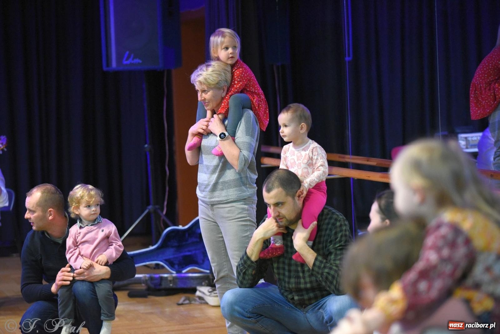 Zdjęcie w galerii na portalu naszraciborz.pl: Maluchy w krainie dźwięku i instrument niespodzianka wiadomości z regionu