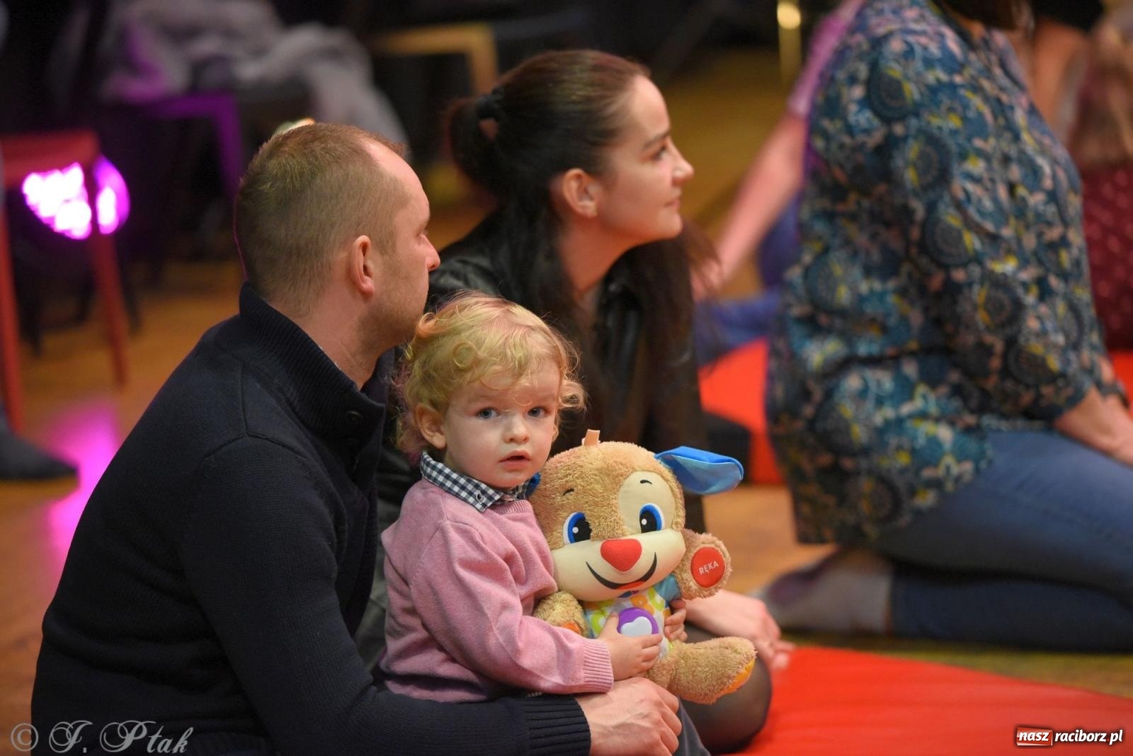Zdjęcie w galerii na portalu naszraciborz.pl: Maluchy w krainie dźwięku i instrument niespodzianka wiadomości z regionu