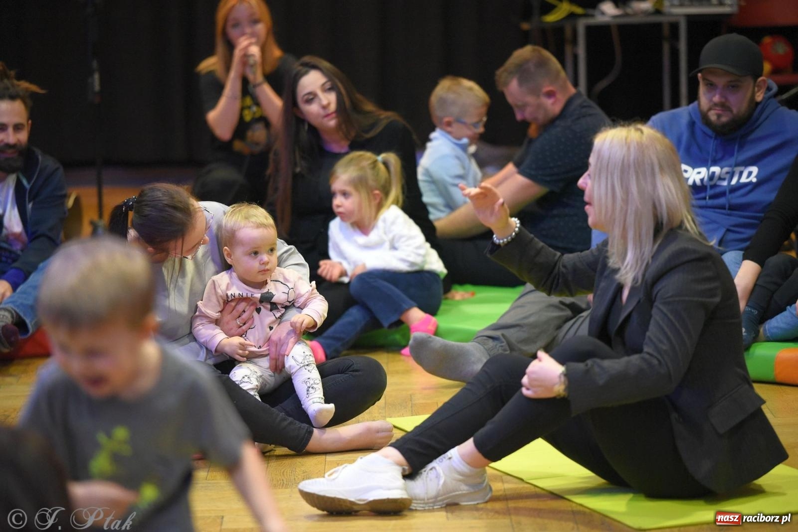 Zdjęcie w galerii na portalu naszraciborz.pl: Maluchy w krainie dźwięku i instrument niespodzianka wiadomości z regionu