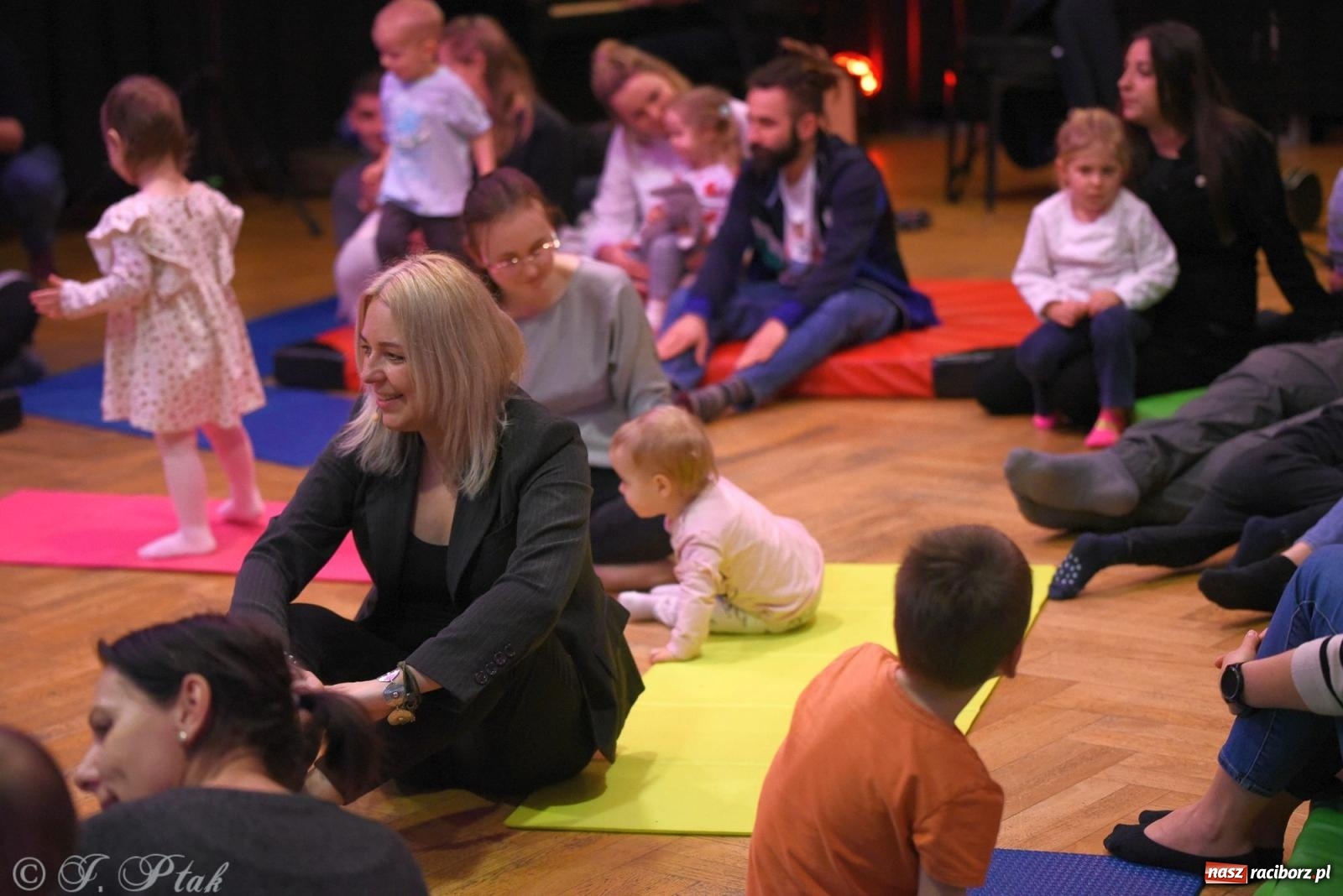 Zdjęcie w galerii na portalu naszraciborz.pl: Maluchy w krainie dźwięku i instrument niespodzianka wiadomości z regionu