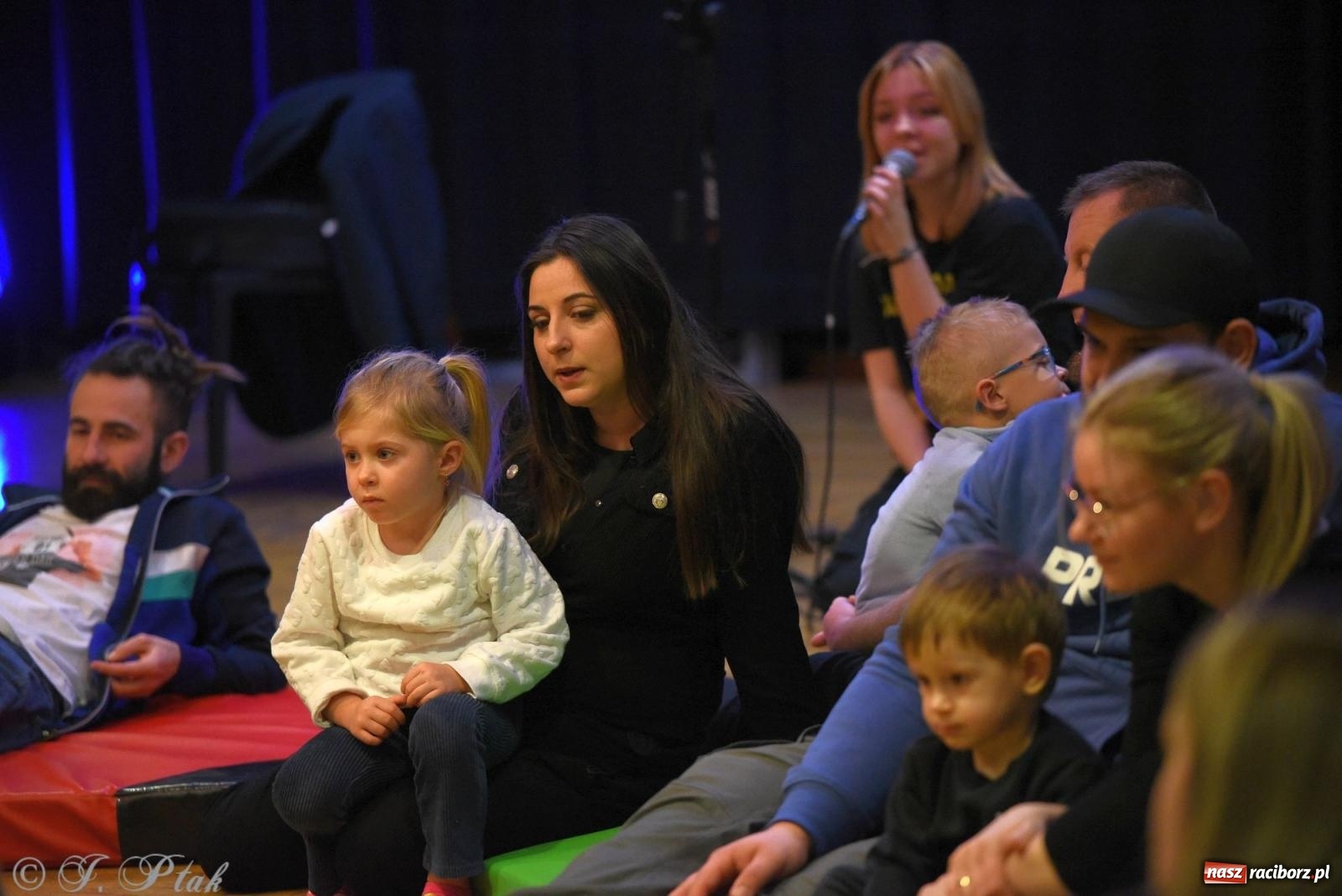 Zdjęcie w galerii na portalu naszraciborz.pl: Maluchy w krainie dźwięku i instrument niespodzianka wiadomości z regionu