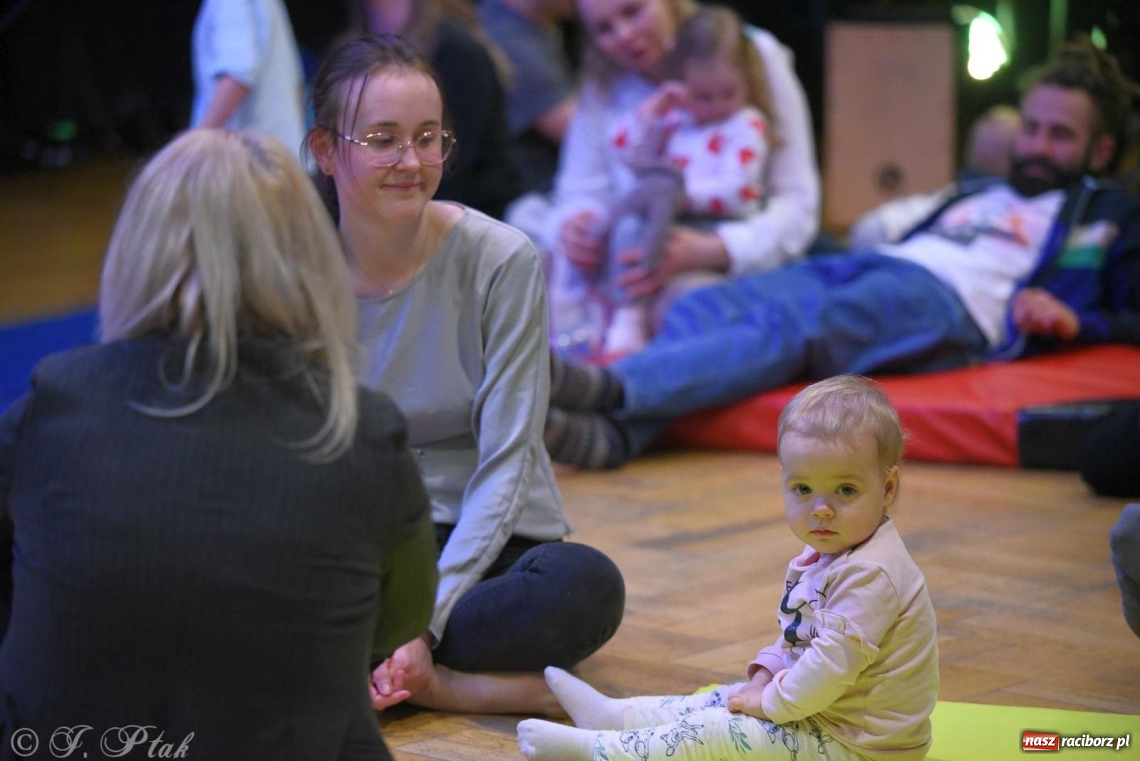 Zdjęcie w galerii na portalu naszraciborz.pl: Maluchy w krainie dźwięku i instrument niespodzianka wiadomości z regionu