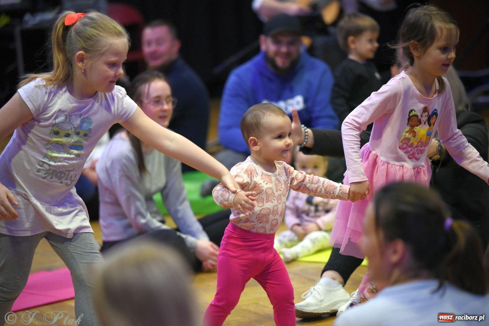 Zdjęcie w galerii na portalu naszraciborz.pl: Maluchy w krainie dźwięku i instrument niespodzianka wiadomości z regionu