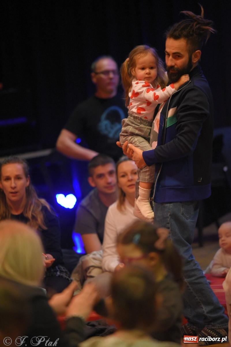 Zdjęcie w galerii na portalu naszraciborz.pl: Maluchy w krainie dźwięku i instrument niespodzianka wiadomości z regionu