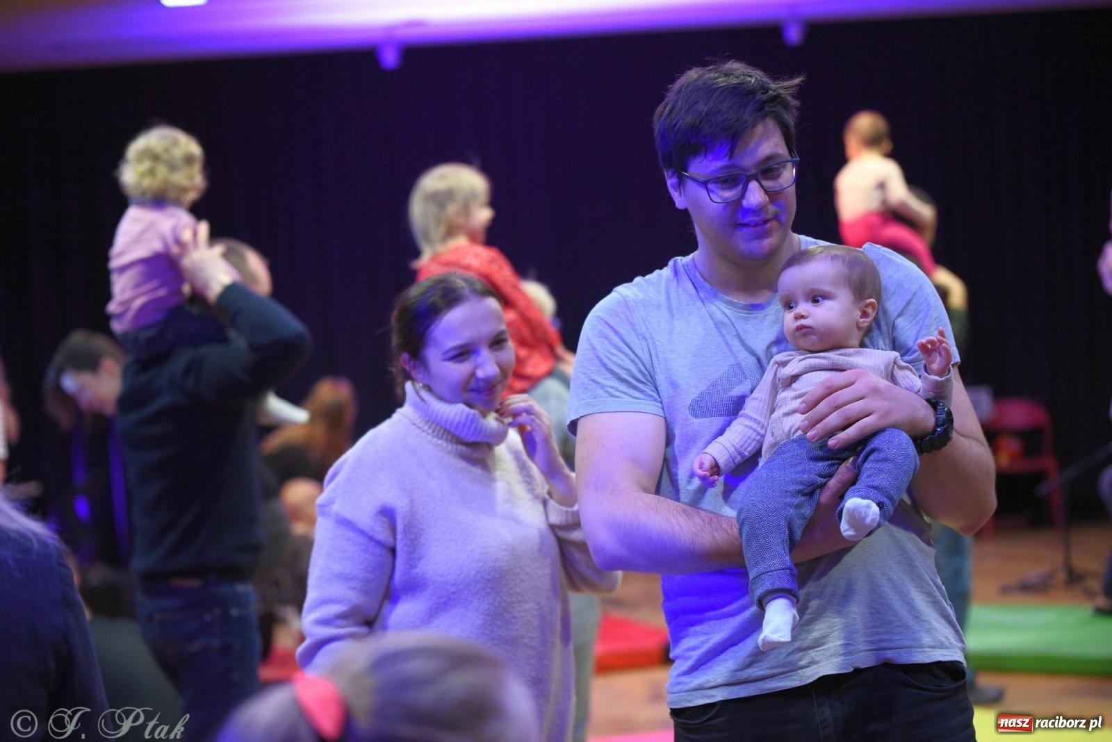 Zdjęcie w galerii na portalu naszraciborz.pl: Maluchy w krainie dźwięku i instrument niespodzianka wiadomości z regionu