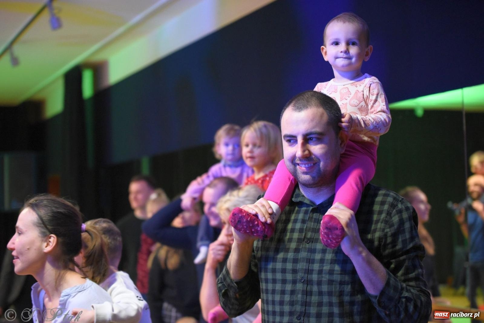 Zdjęcie w galerii na portalu naszraciborz.pl: Maluchy w krainie dźwięku i instrument niespodzianka wiadomości z regionu