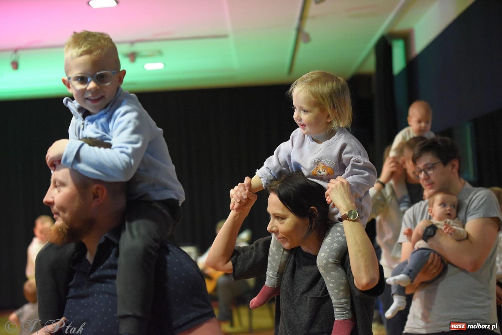 Zdjęcie w galerii na portalu naszraciborz.pl: Maluchy w krainie dźwięku i instrument niespodzianka wiadomości z regionu