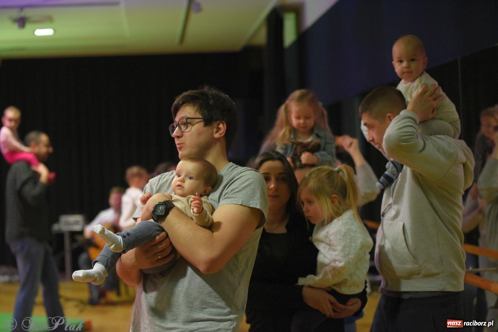 Zdjęcie w galerii na portalu naszraciborz.pl: Maluchy w krainie dźwięku i instrument niespodzianka wiadomości z regionu