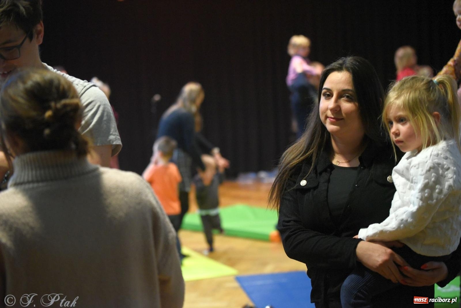 Zdjęcie w galerii na portalu naszraciborz.pl: Maluchy w krainie dźwięku i instrument niespodzianka wiadomości z regionu